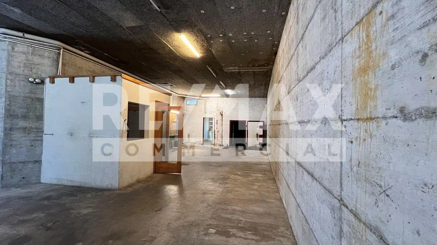 Commercial for sale - 3855 Brienz BE - Photo 3