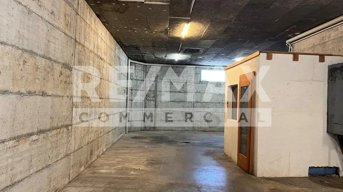 Commercial for sale - 3855 Brienz BE - Photo 4