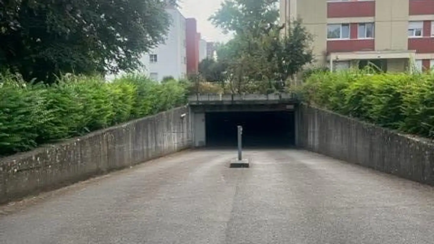 Place de parking extérieure à louer - Aarestrasse 13, 2555 Brügg BE - Photo 4