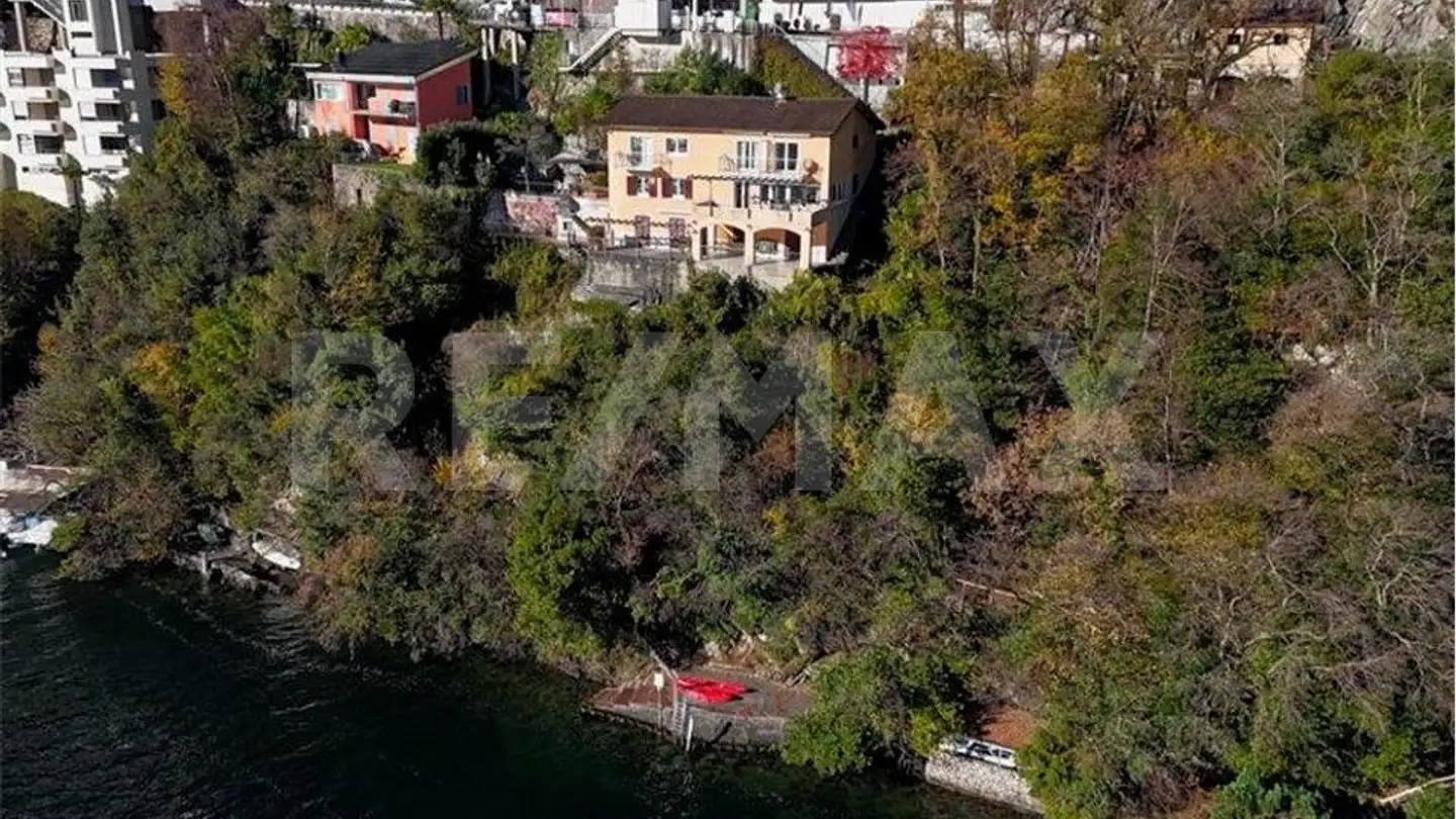 Residential building for sale - 6978 Gandria