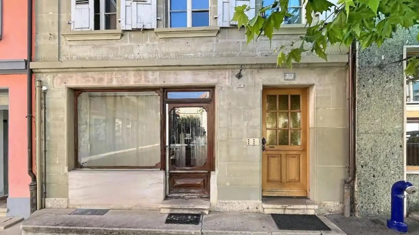 Mixed-use building for sale - 1510 Moudon