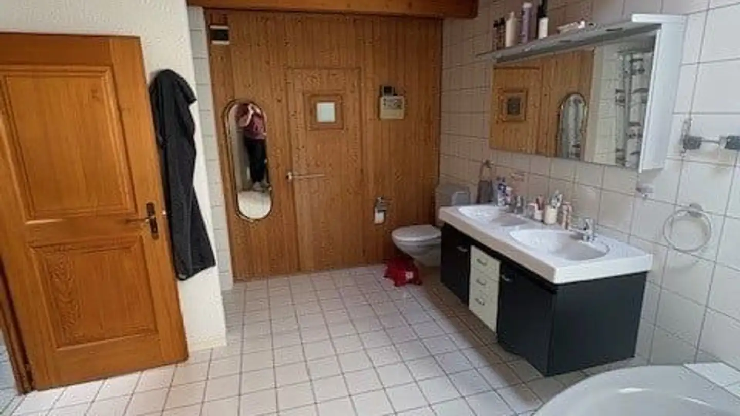 Dachgeschosswohnung mieten - Dorfstrasse 29, 3214 Ulmiz - Foto 2