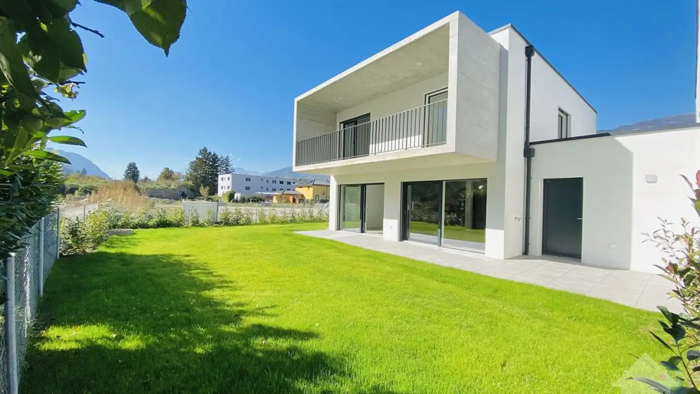 Stepped house for sale - 3966 Chalais