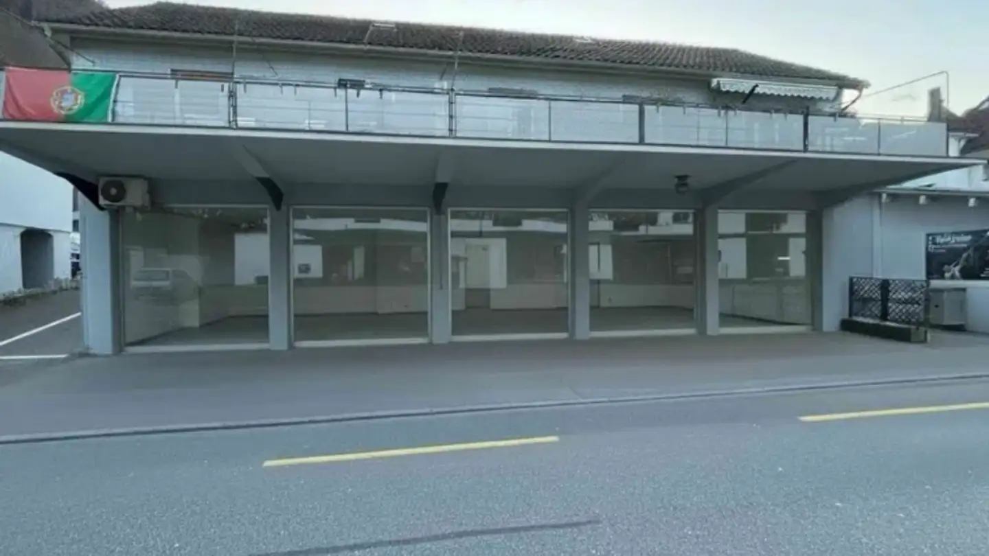 Commercial à louer - Glaserweg 2, 6052 Hergiswil NW