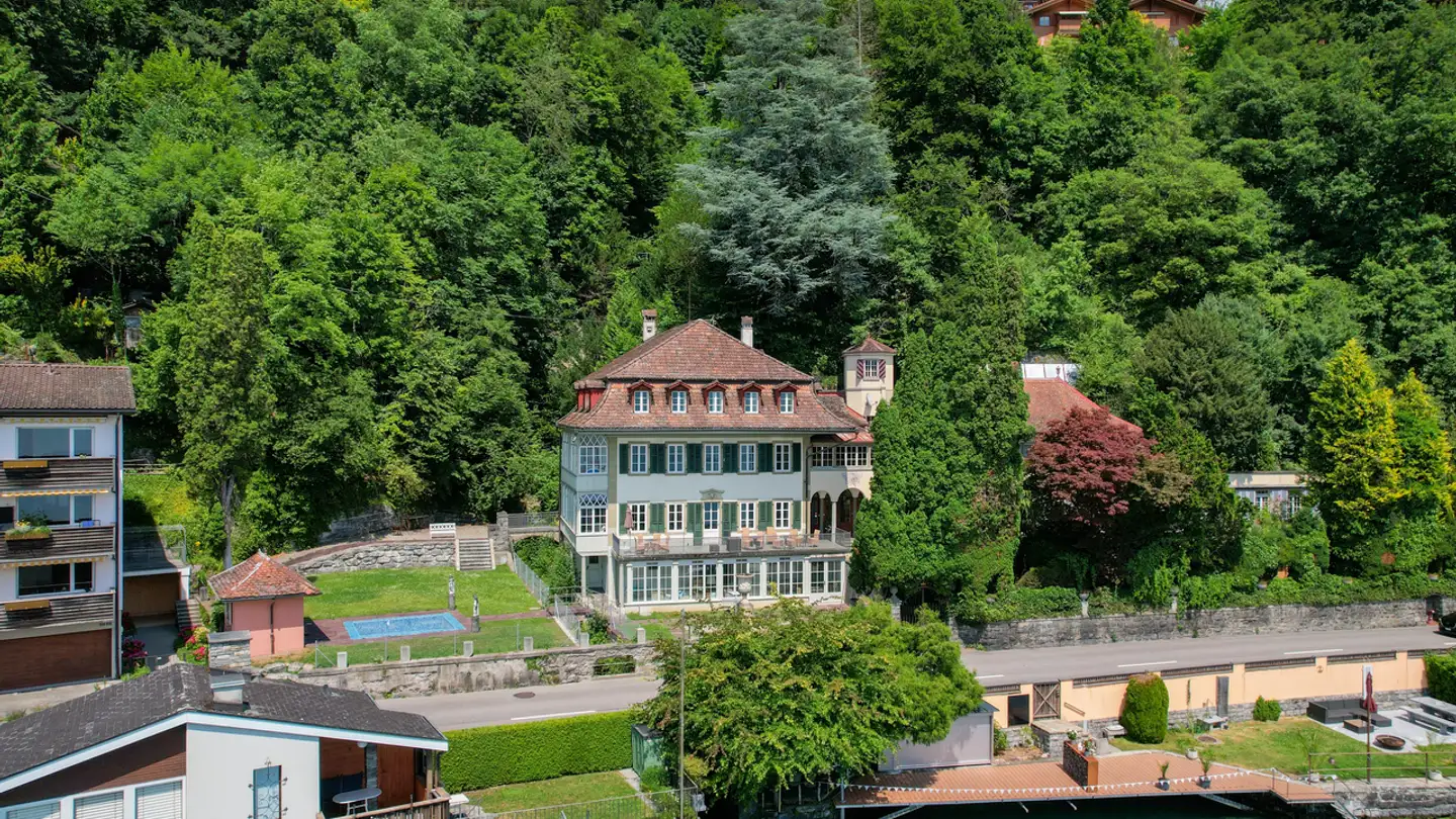 Residential building for sale - 3654 Gunten