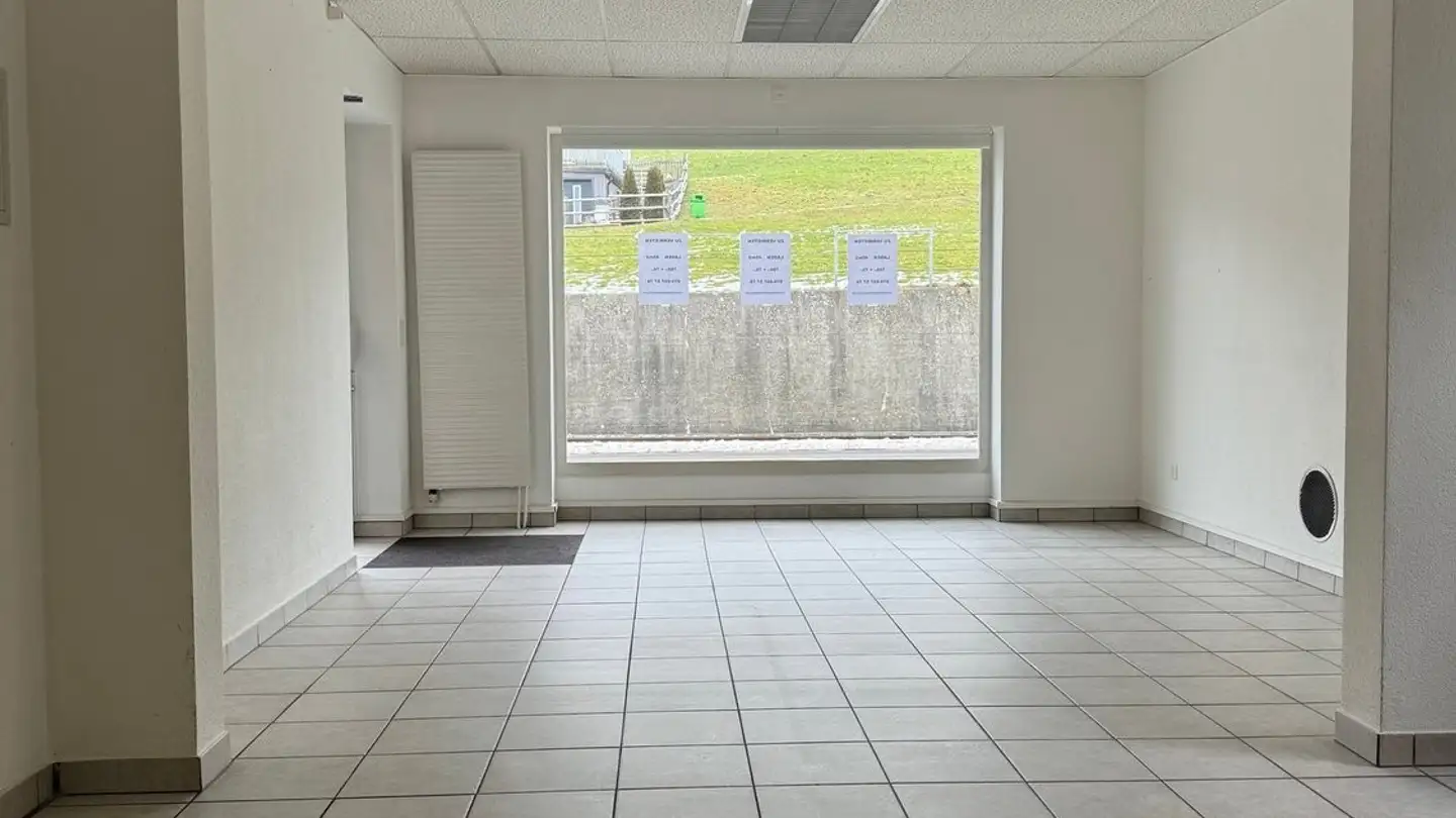 Magasin à louer - Hauptstrasse 89, 9052 Niederteufen