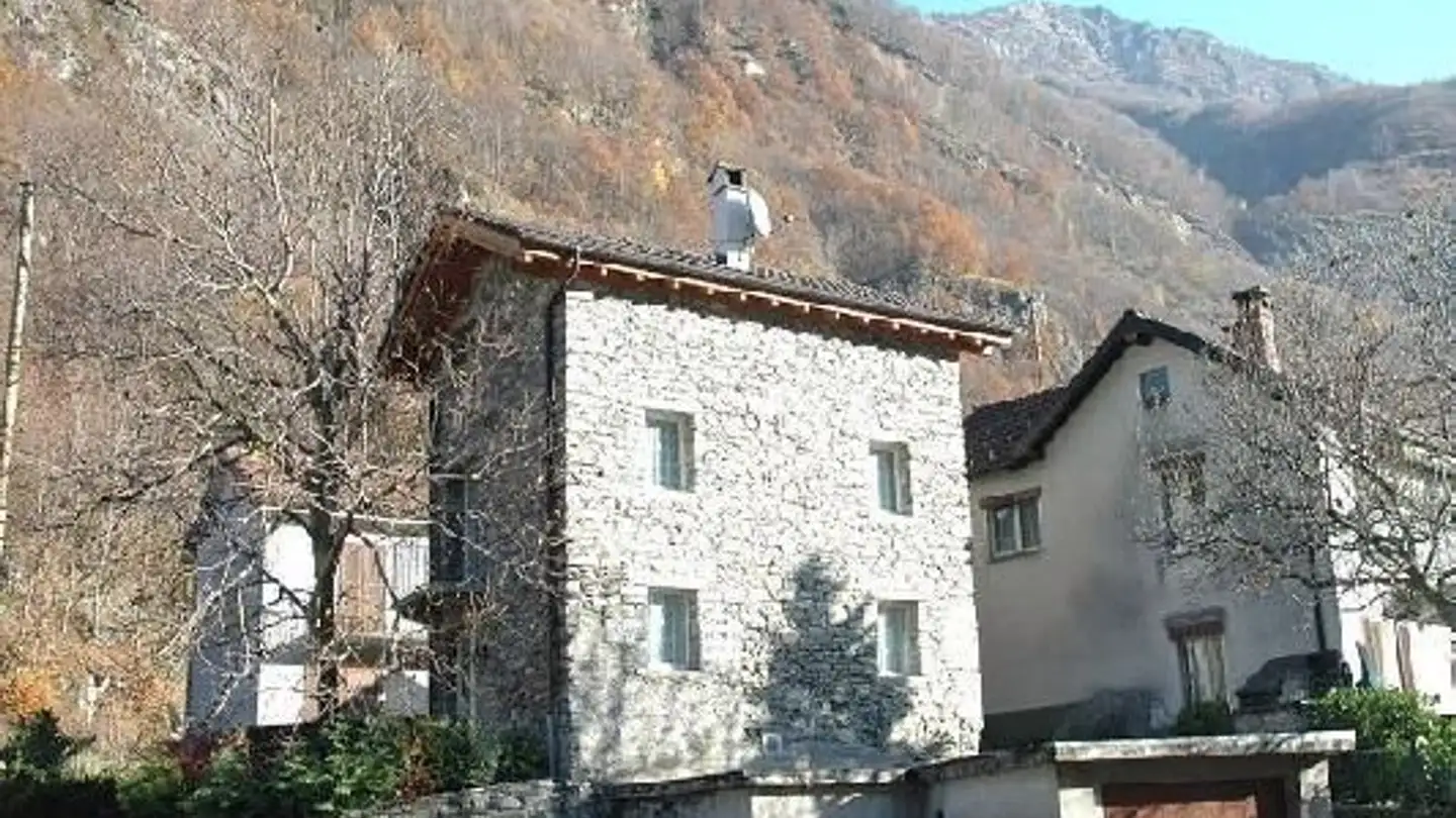 Höhlenhaus kaufen - 6674 Someo