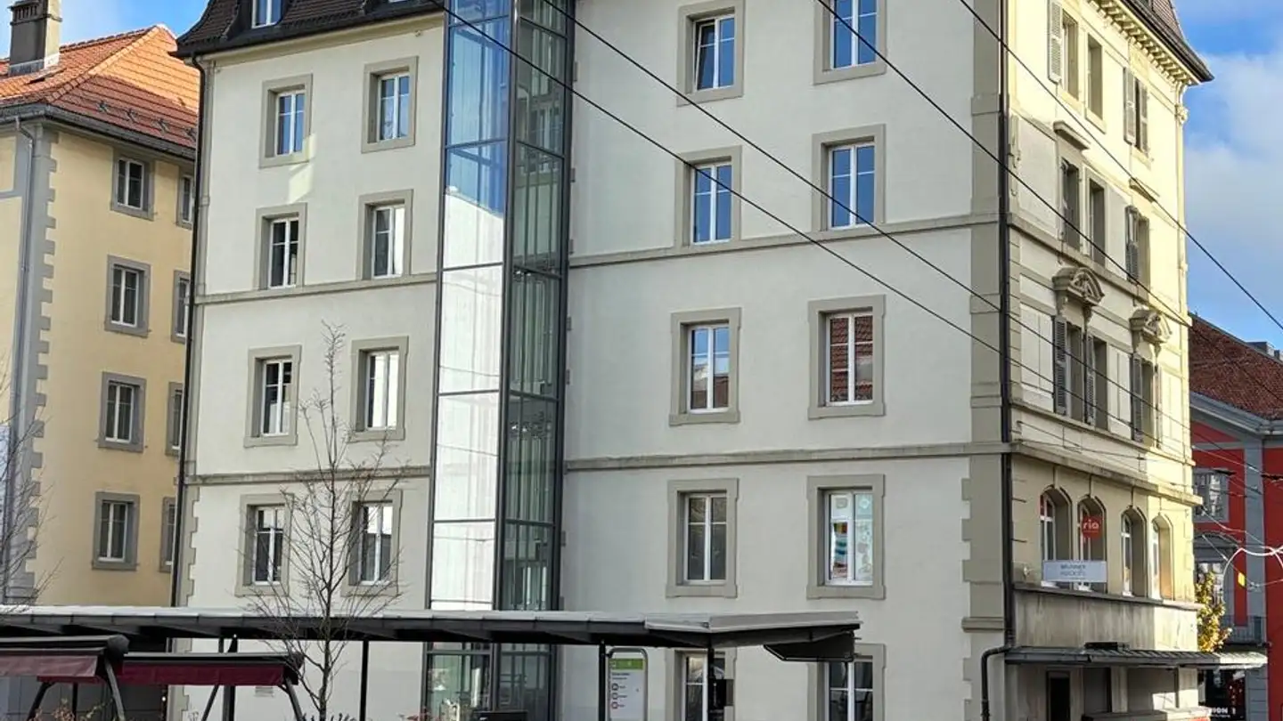 Commercial à louer - Avenue Léopold-Robert 32, 2300 La Chaux-de-Fonds