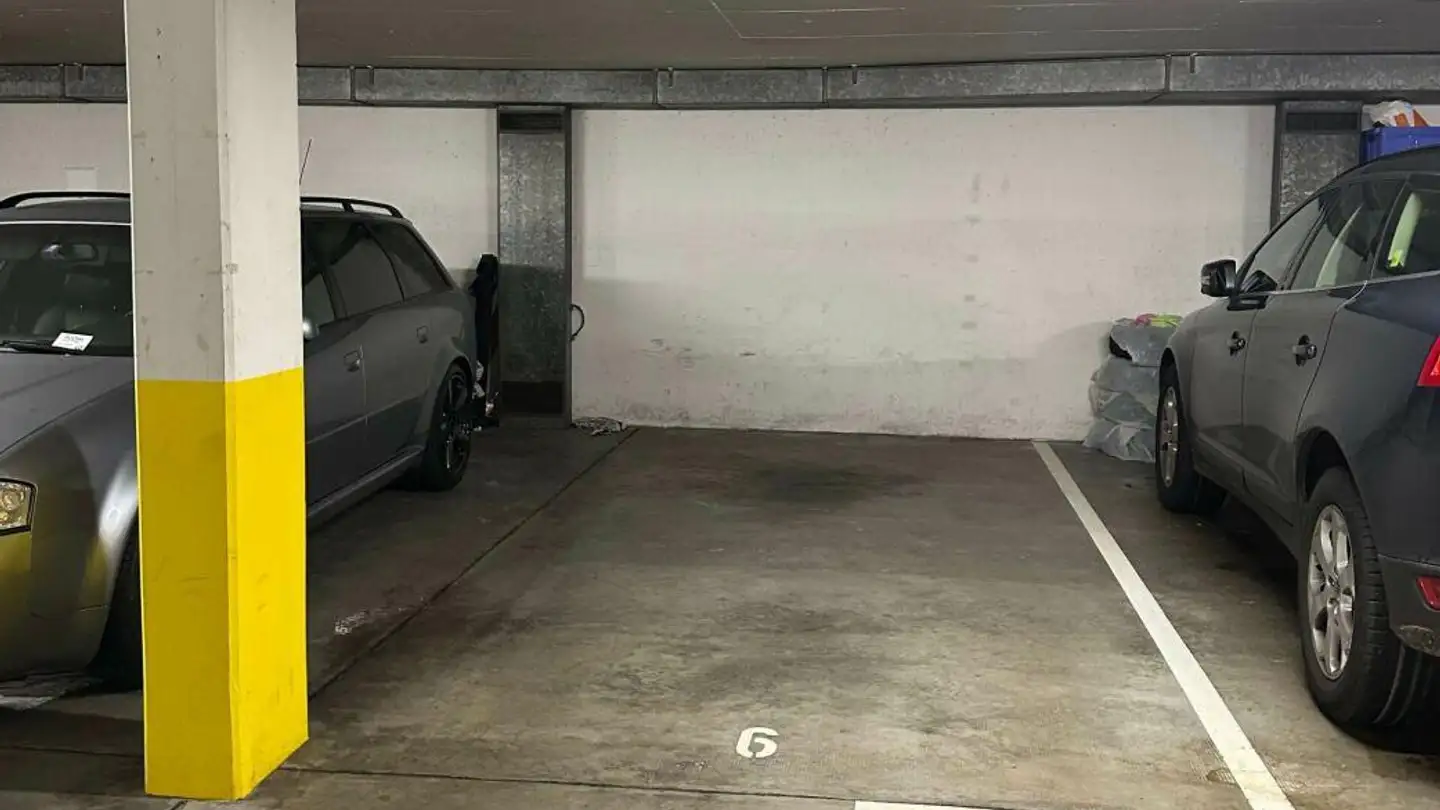 Place de parking souterraine à louer - General Guisan-Strasse 24, 4144 Arlesheim