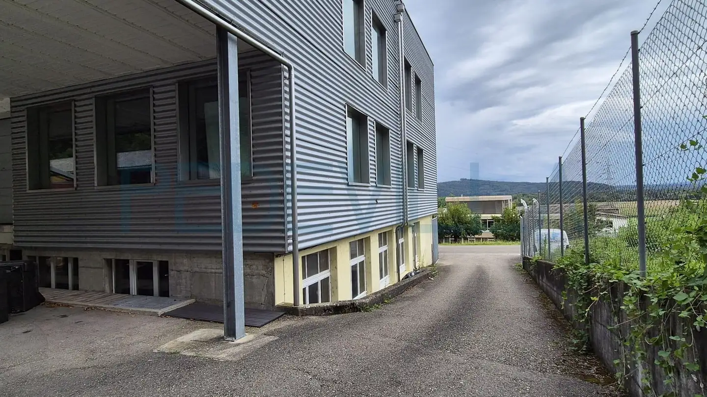 Magasin à louer - Industriestrasse 11, 2553 Safnern - Photo 3