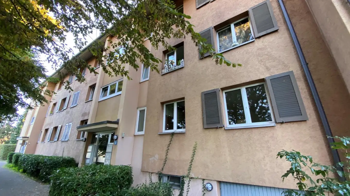 Indoor motorbike parking space for rent - Im Feld 10, 8180 Bülach