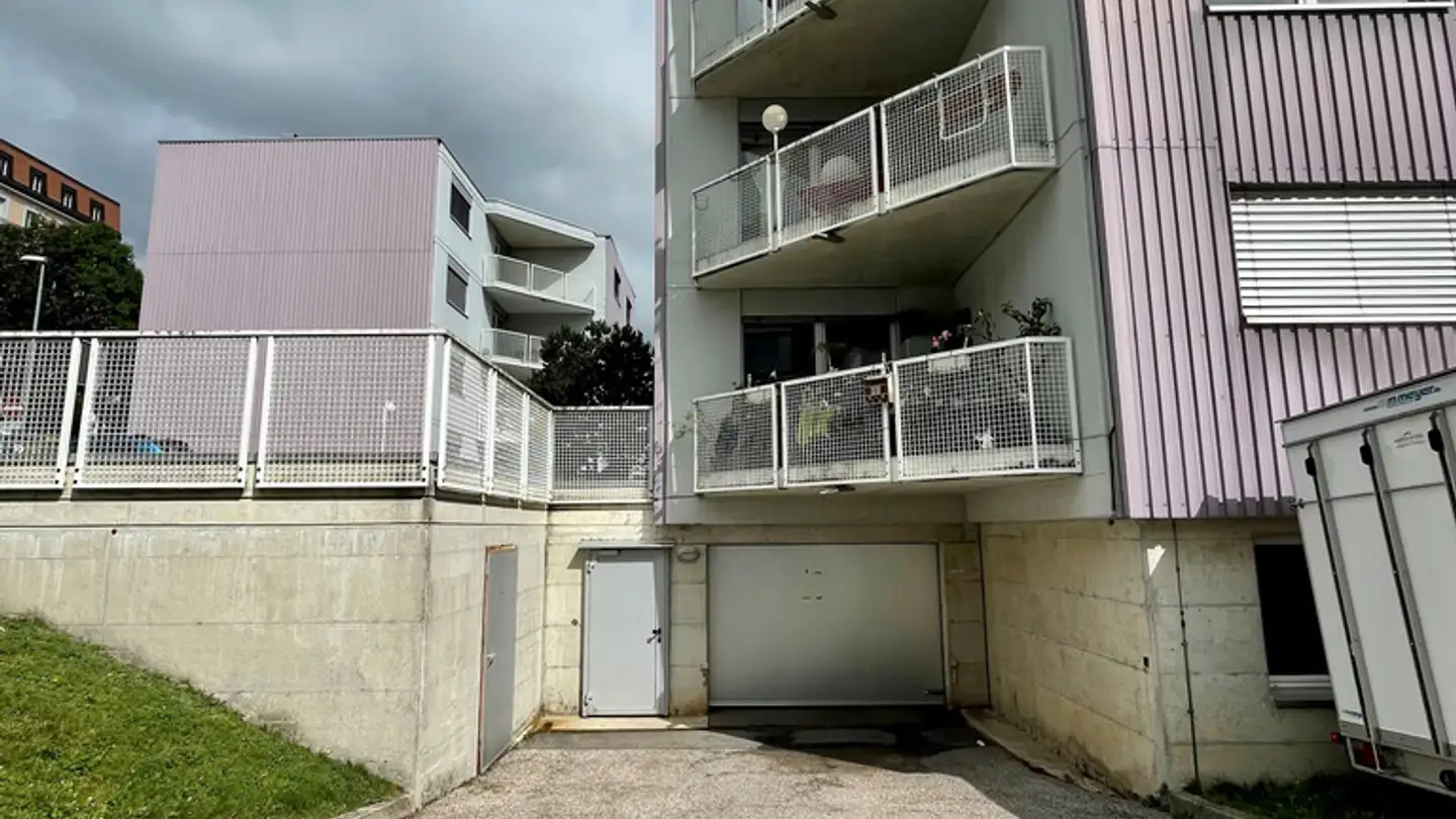 Place de parking intérieure à louer - Rue De Biaufond, 2300 La Chaux-de-Fonds