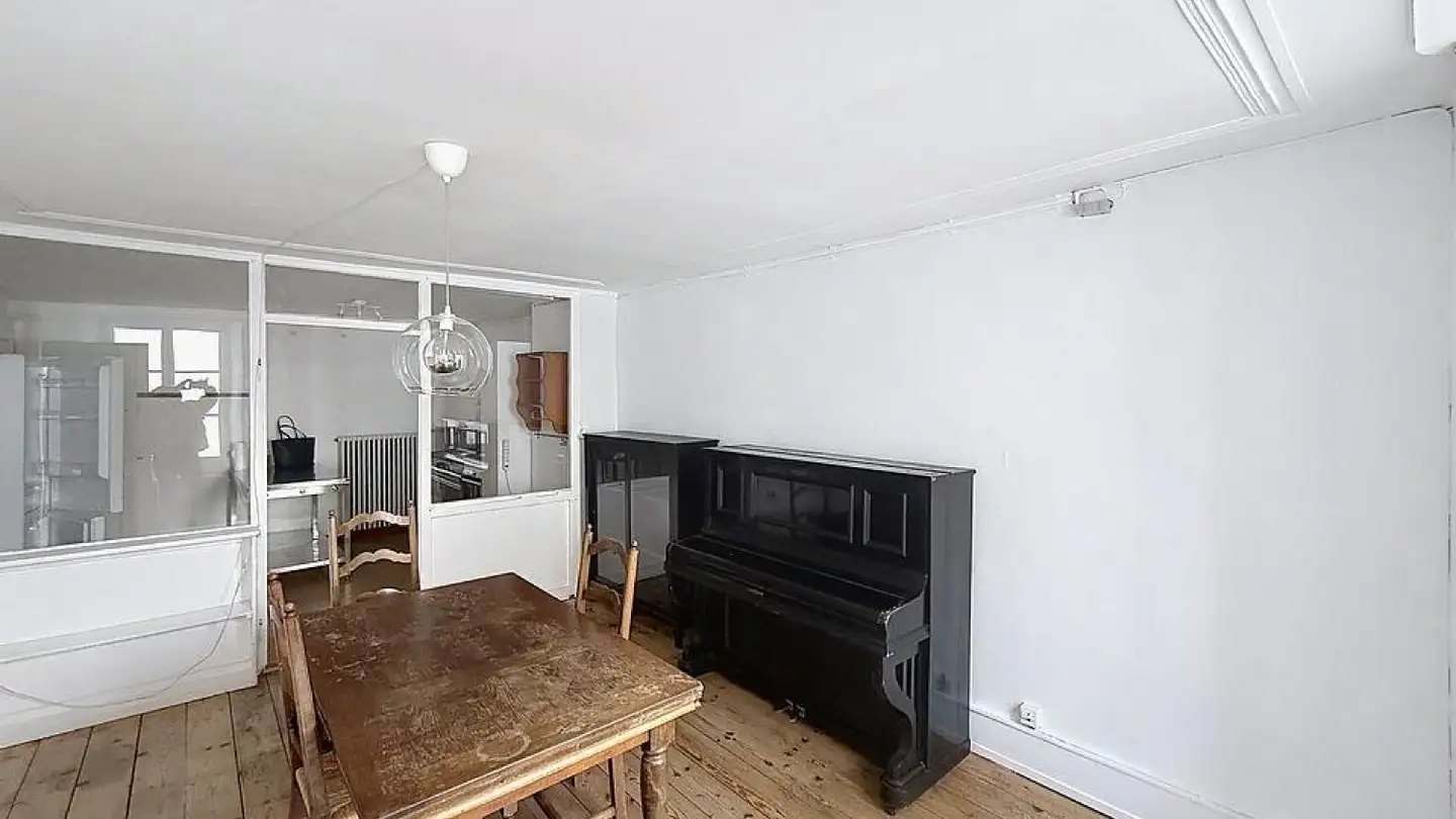 Mixed-use building for sale - 1095 Lutry