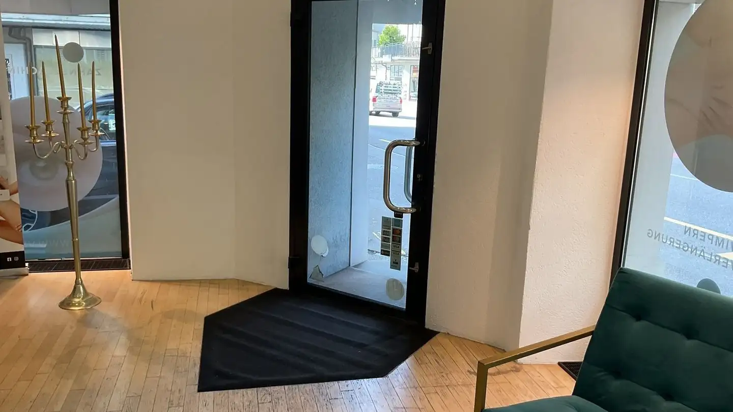 Shop for rent - Obere Bahnhofstrasse 40, 8640 Rapperswil SG - Photo 2
