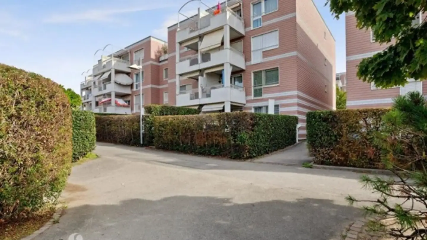 Mixed-use building for rent - Quartier Pré-Fontaine 41, 1023 Crissier