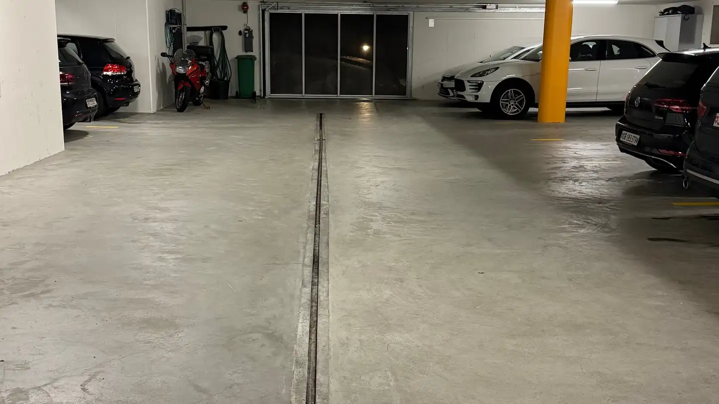 Tiefgaragenstellplatz mieten - Etzelstrasse 2, 8640 Rapperswil SG