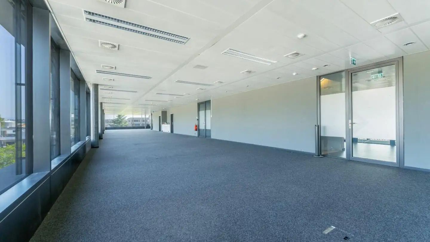 Office space for rent - Chemin Du Château-Bloch 11, 1219 Le Lignon - Photo 3