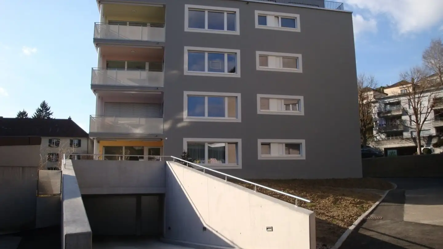 Tiefgaragenstellplatz mieten - Schlössliweg 12, 8200 Schaffhausen