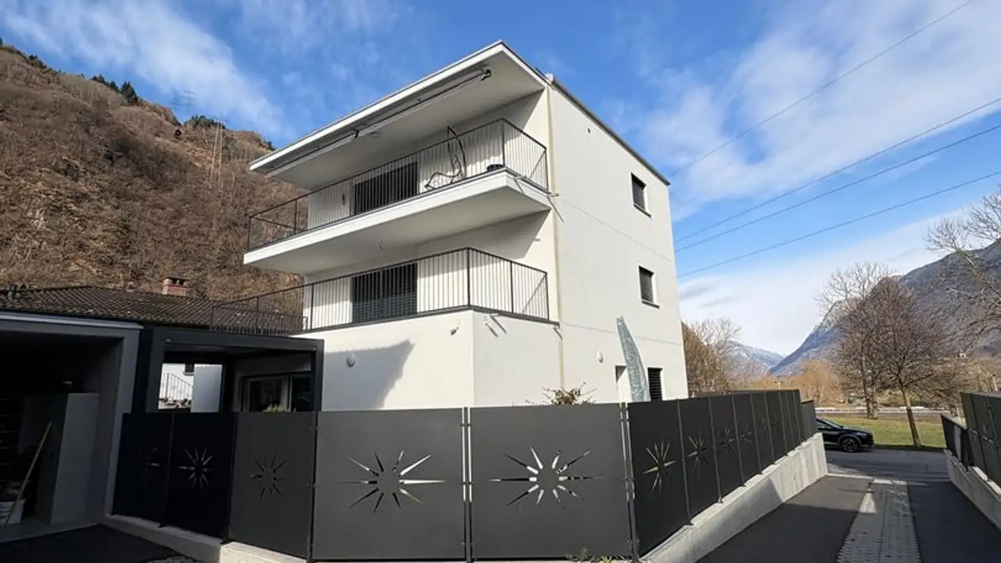 Residential building for sale - Via Rivascia 6, 6518 Gorduno