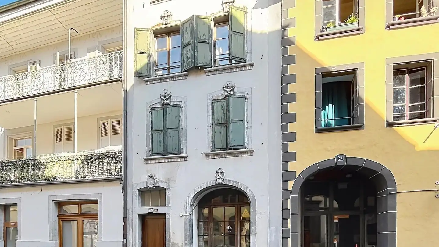 Mixed-use building for sale - 1510 Moudon