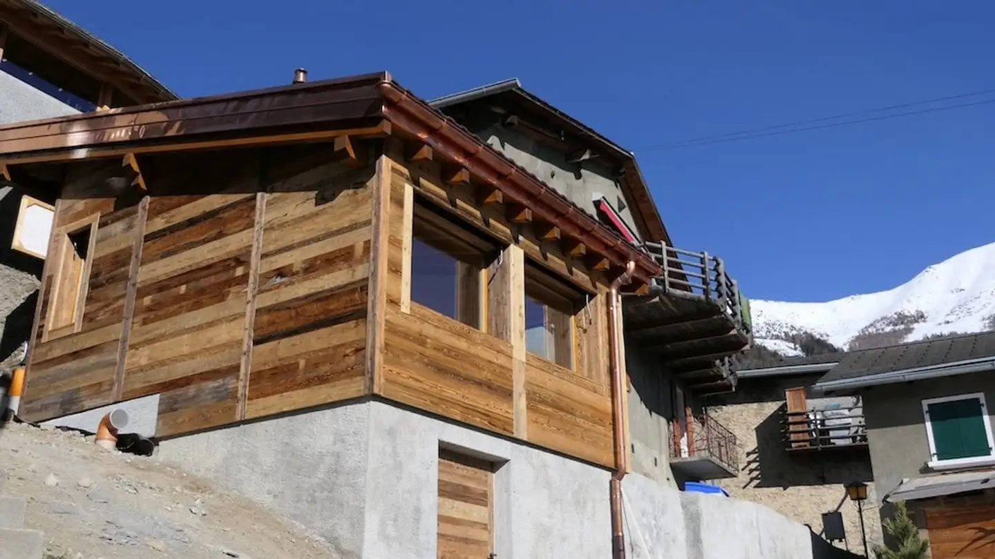 Appartement à louer - Commeire 42, 1937 Orsières