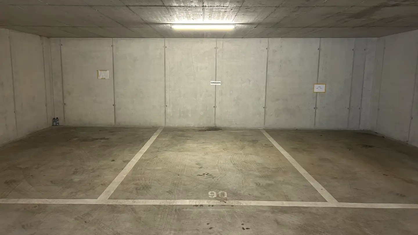 Underground parking space for rent - Via Locarno, 6616 Losone - Photo 2