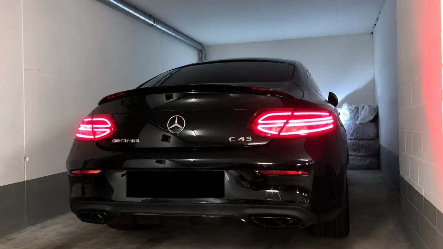 Single garage for rent - Esslingerstrasse 10a, 8627 Grüningen