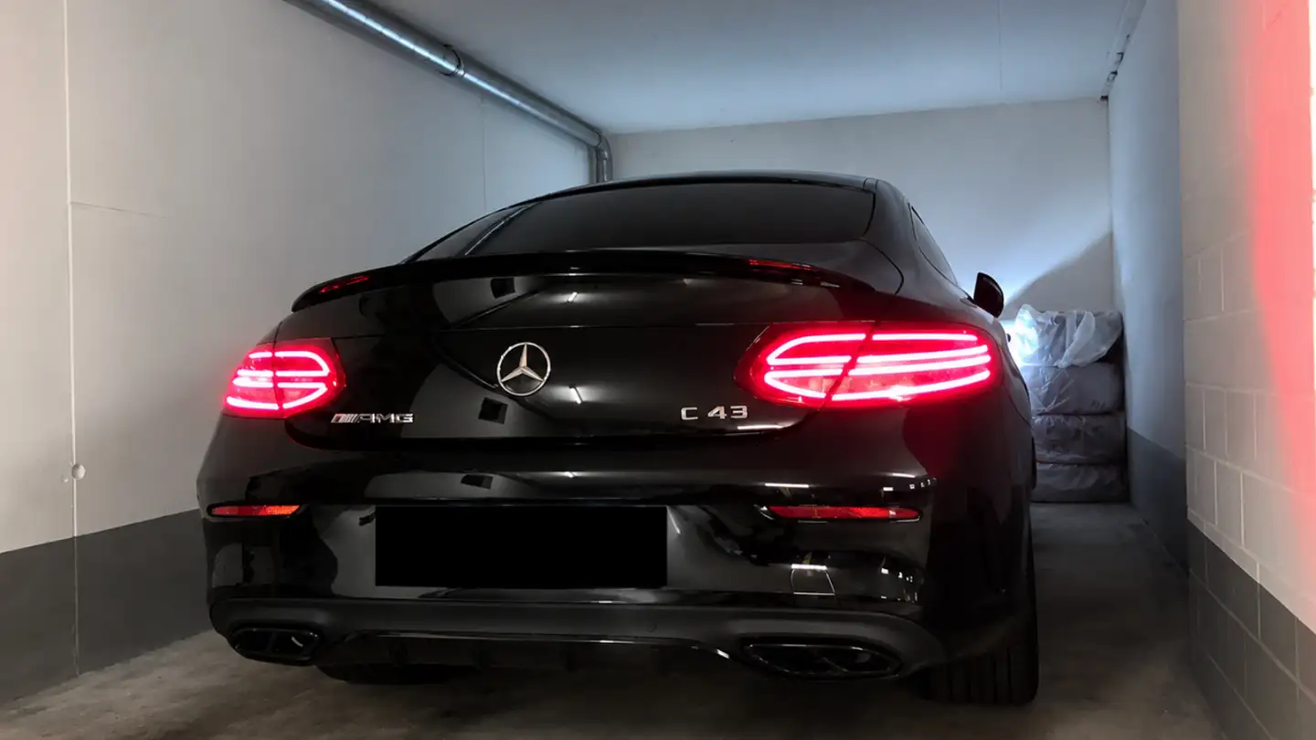 Garage singolo in affitto - Esslingerstrasse 10a, 8627 Grüningen