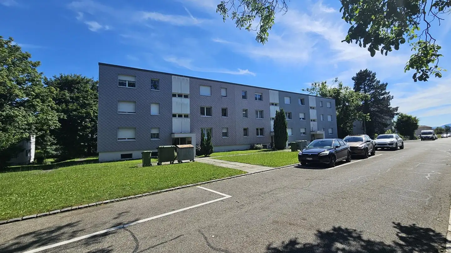 Place de parking extérieure à louer - Buchenweg 1, 2544 Bettlach