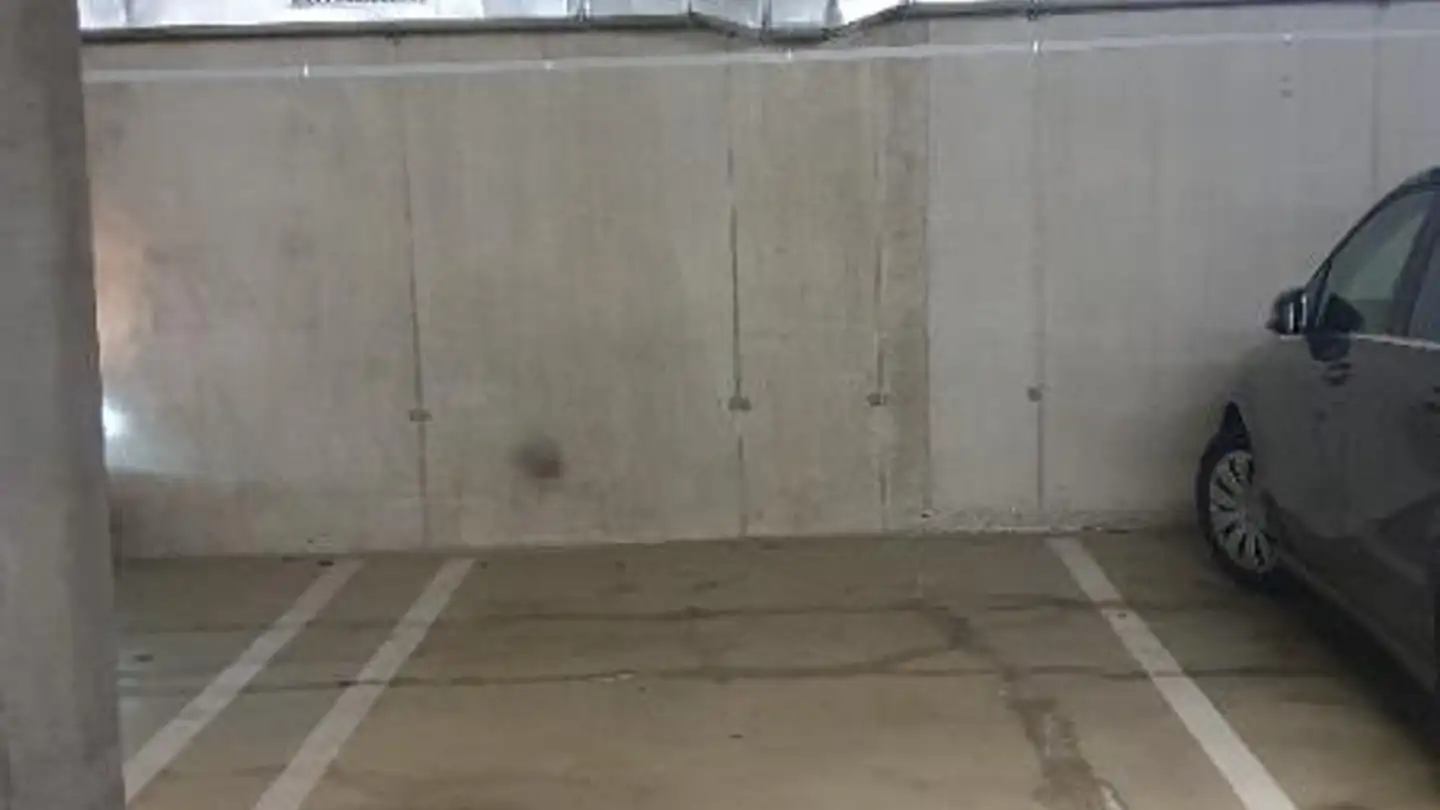 Place de parking souterraine à louer - Hohlenweg 45, 3053 Münchenbuchsee - Photo 3