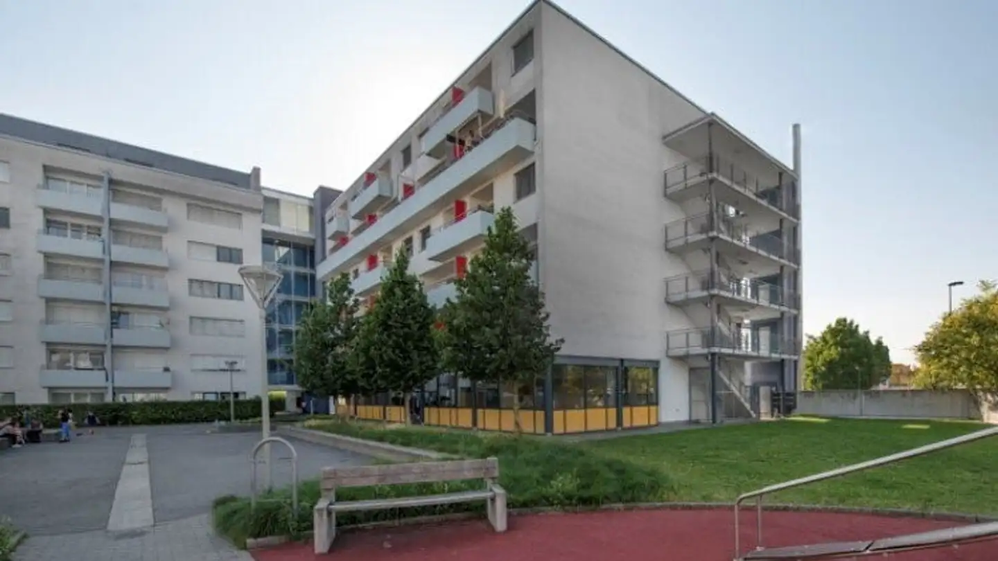Überdachter Motorradparkplatz mieten - Avenue Du Silo, 1020 Renens VD