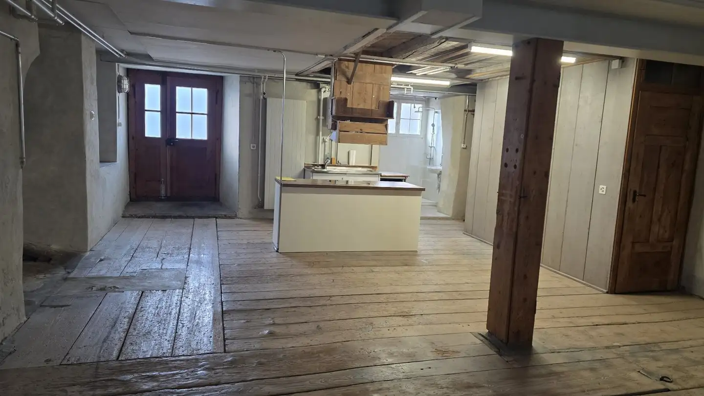 Commercial à louer - Hinterdorfstrasse 3, 8635 Dürnten