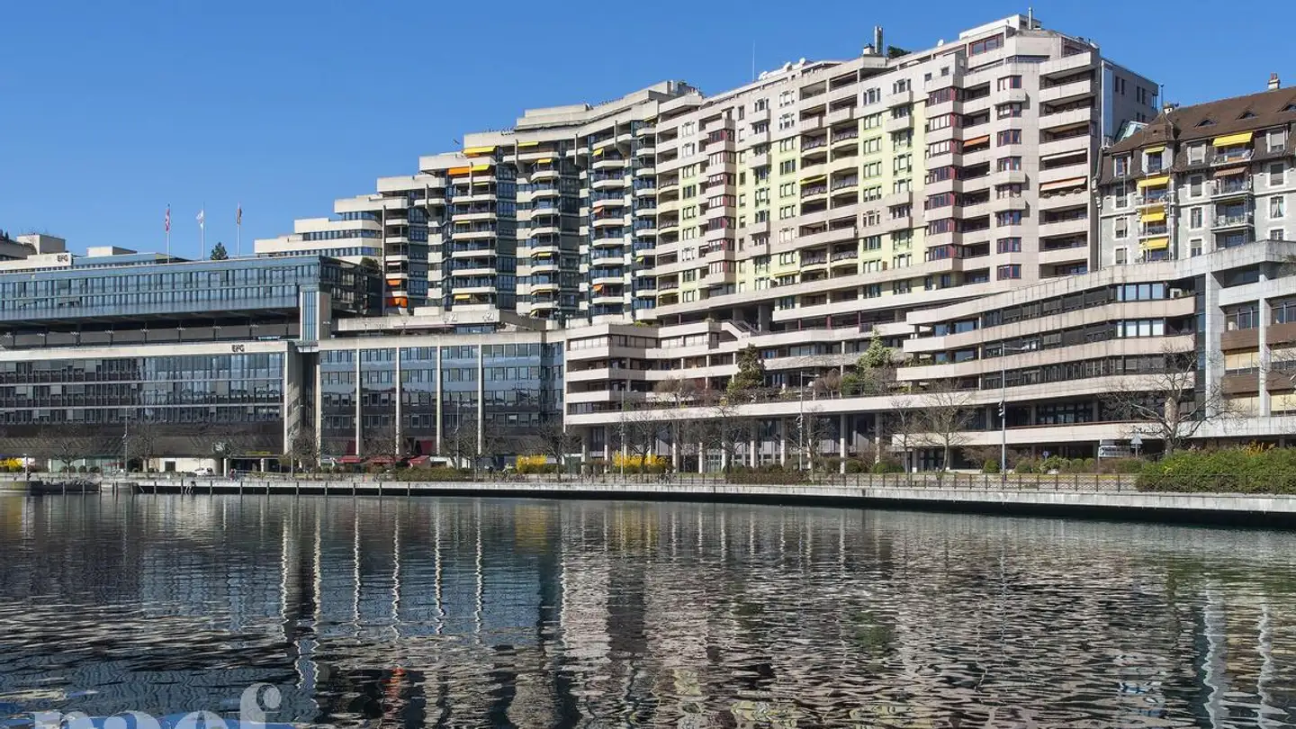 Place de parking couverte à louer - Quai Du Seujet 16, 1201 Genève