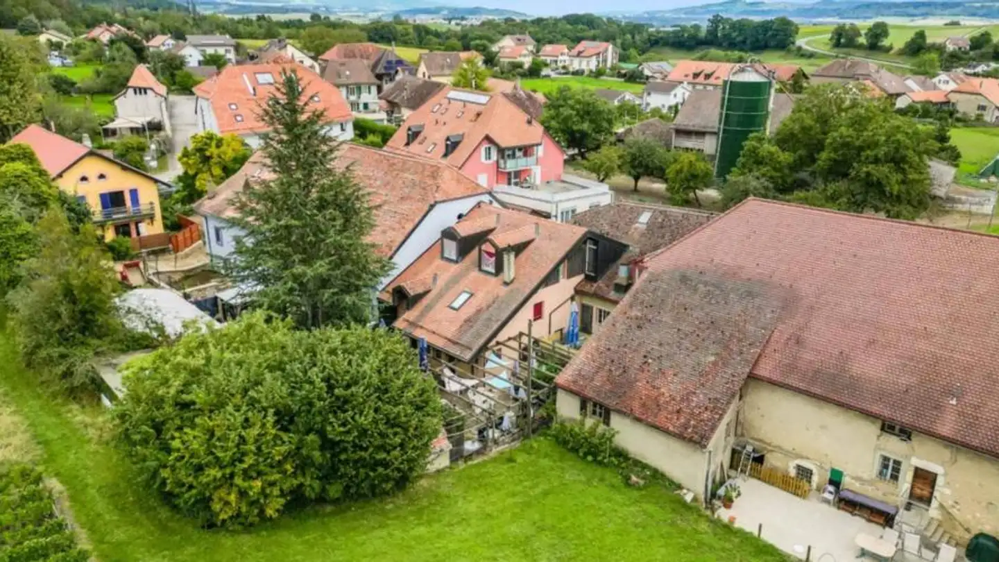 Mixed-use building for sale - 1352 Agiez