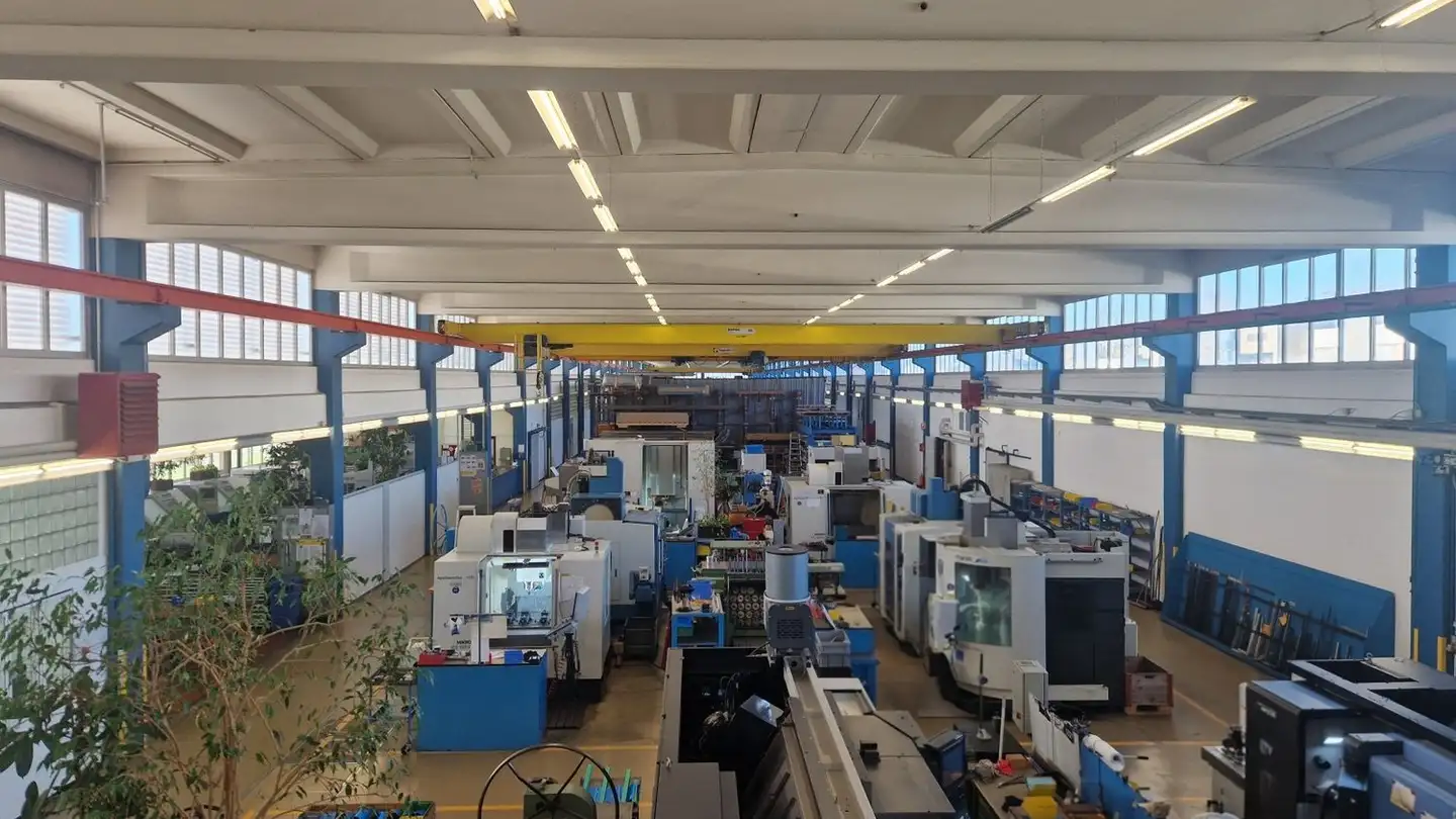 Industrial property for rent - Zürichstrasse 74, 8340 Hinwil