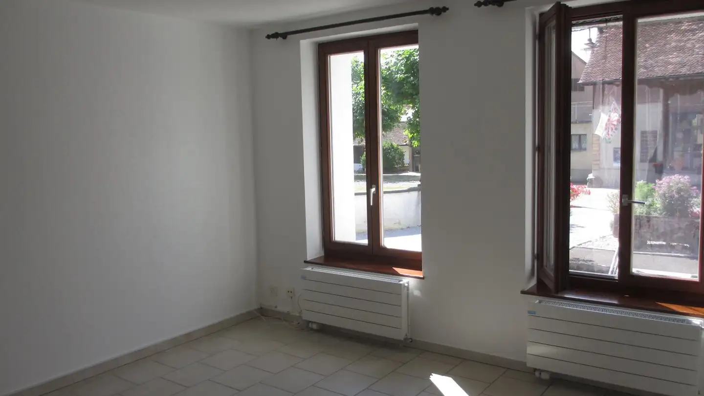 Appartamento in affitto - Route du Village 14, 1587 Constantine - Photo 4