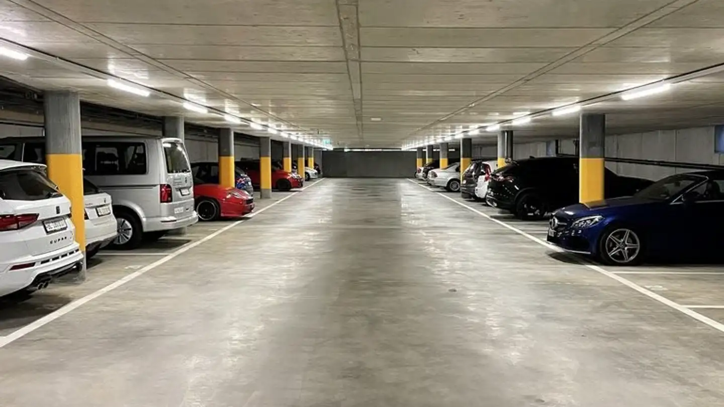 Place de parking souterraine à louer - Bahnweg 18, 4415 Lausen