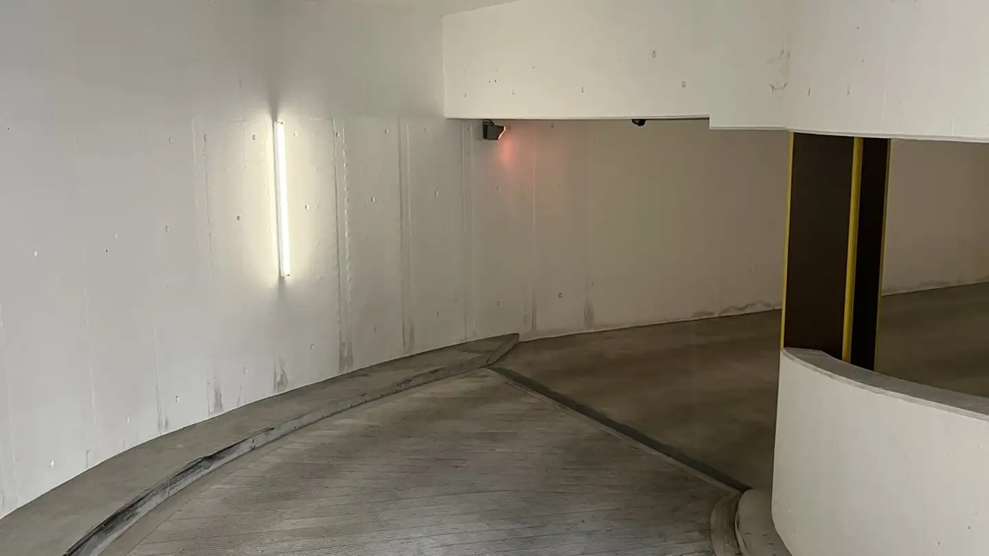 Outdoor parking space for rent - Freiestrasse 48, 8032 Zürich - Photo 3