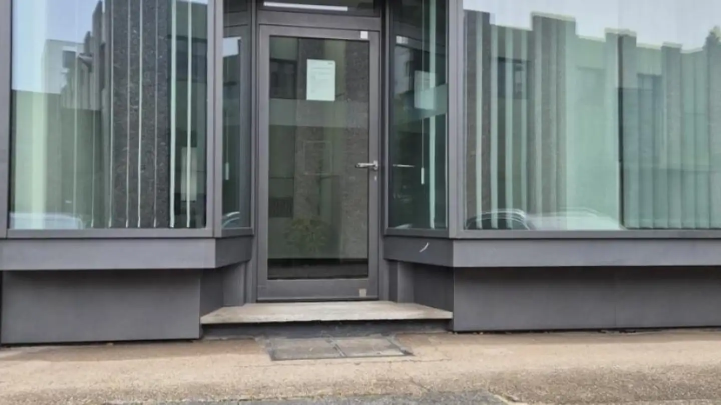 Commercial à louer - Rue Des Bâts 14, 2800 Delémont