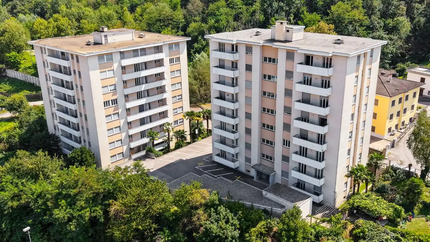 Outdoor parking space for rent - Via Luigi Favre 9, 6830 Chiasso