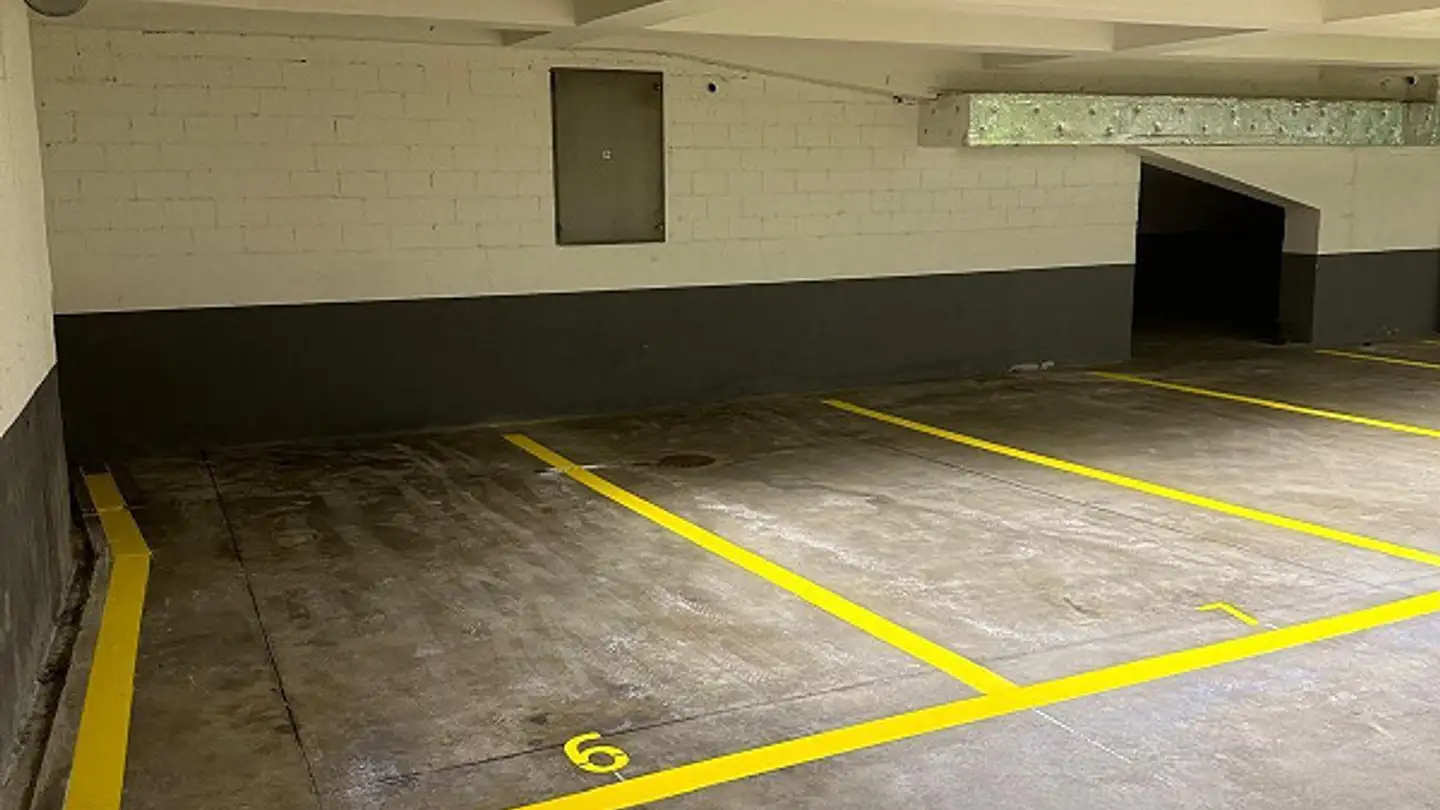 Place de parking extérieure à louer - Lindenstrasse 37, 8008 Zürich