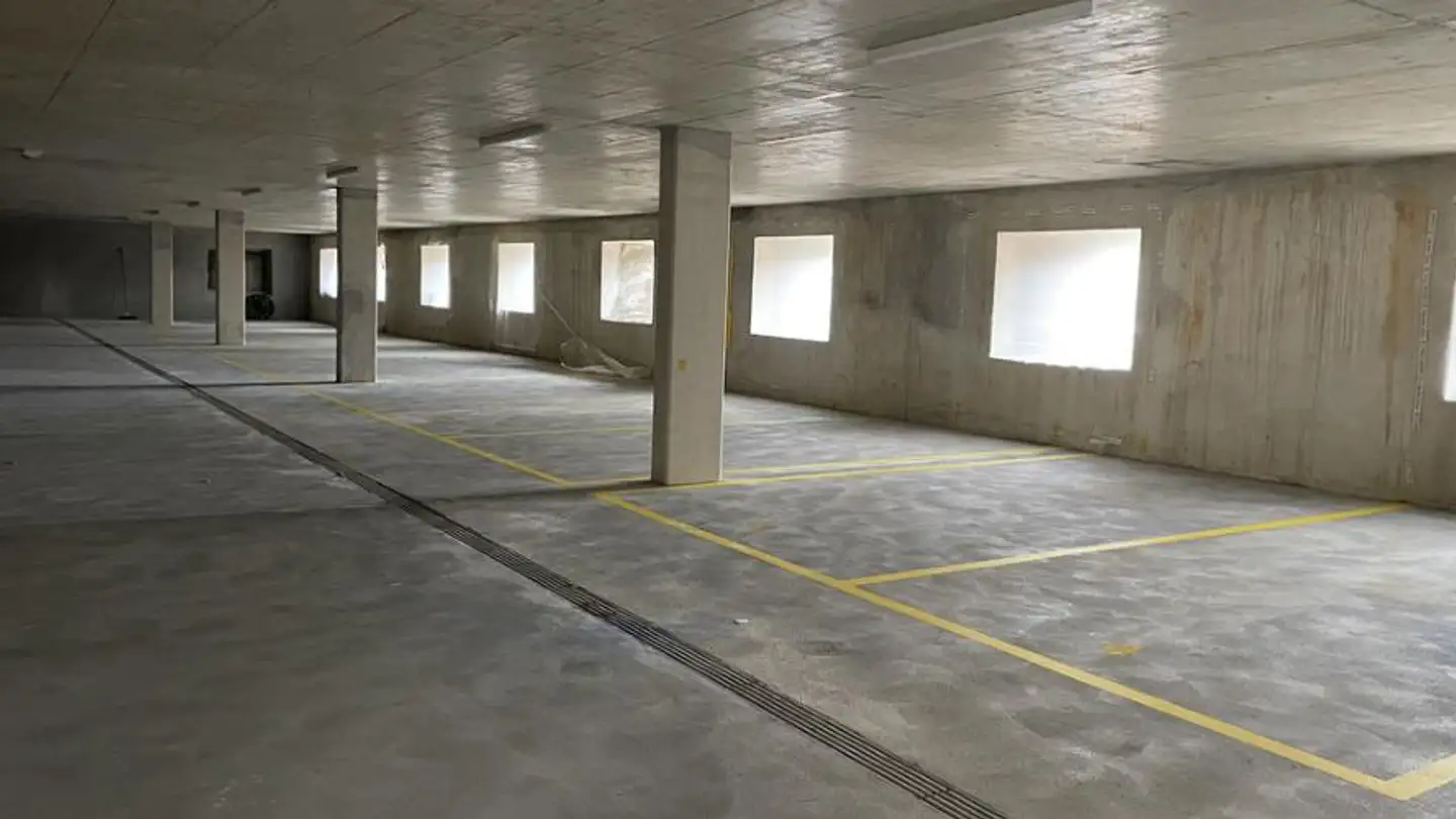Underground parking space for rent - Avenue Léopold-Robert 145a, 2300 La Chaux-de-Fonds