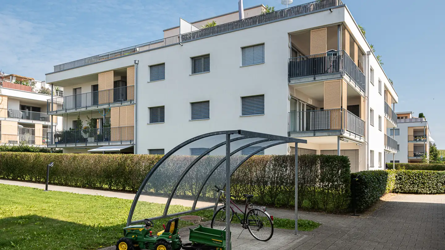 Place de parking extérieure à louer - 8309 Nürensdorf