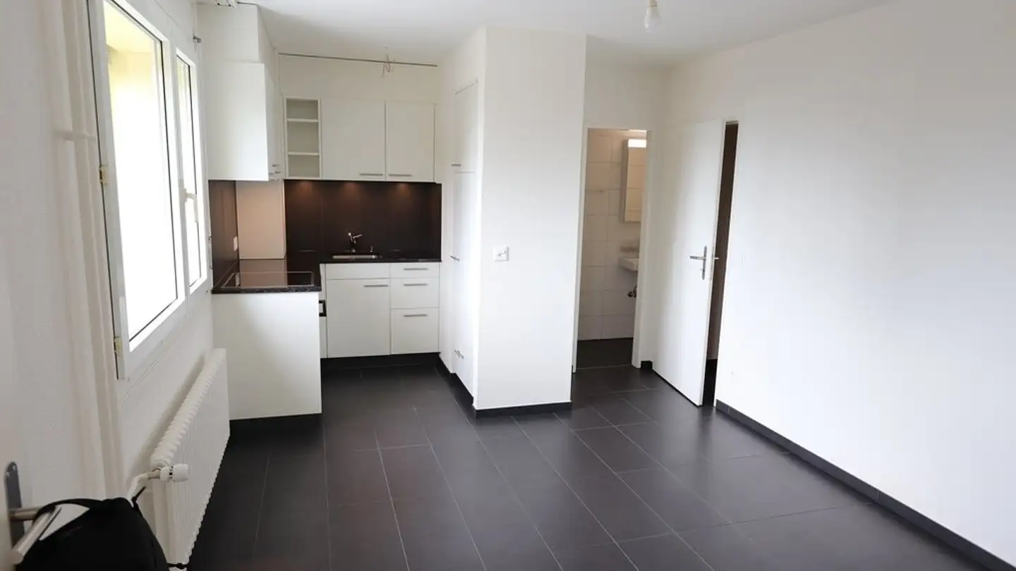 Apartment for rent - Rue Du Castel 23, 2024 St-Aubin-Sauges - Photo 2