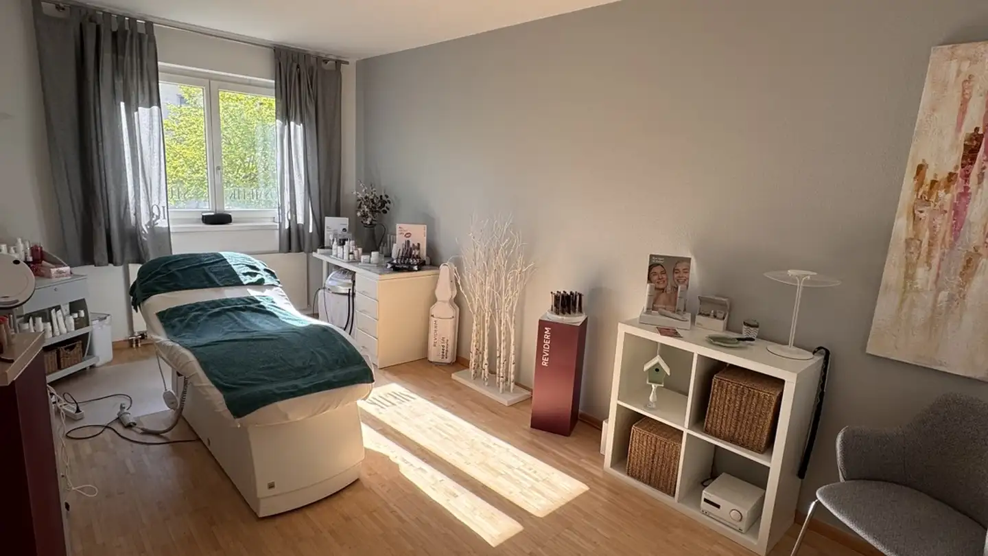 Commerciale in affitto - Hauptstrasse 75, 4147 Aesch BL