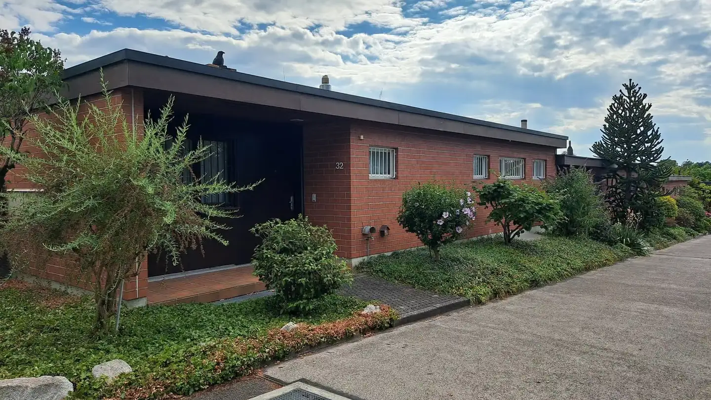 Row house for sale - Im Katzenwadel 32, 4102 Binningen