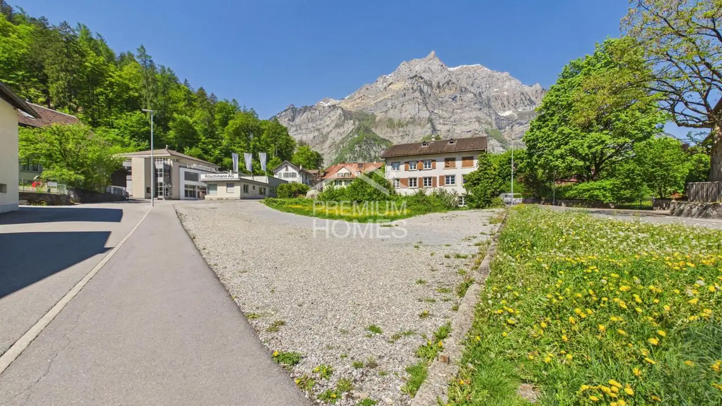 Commercial à vendre - 8750 Glarus