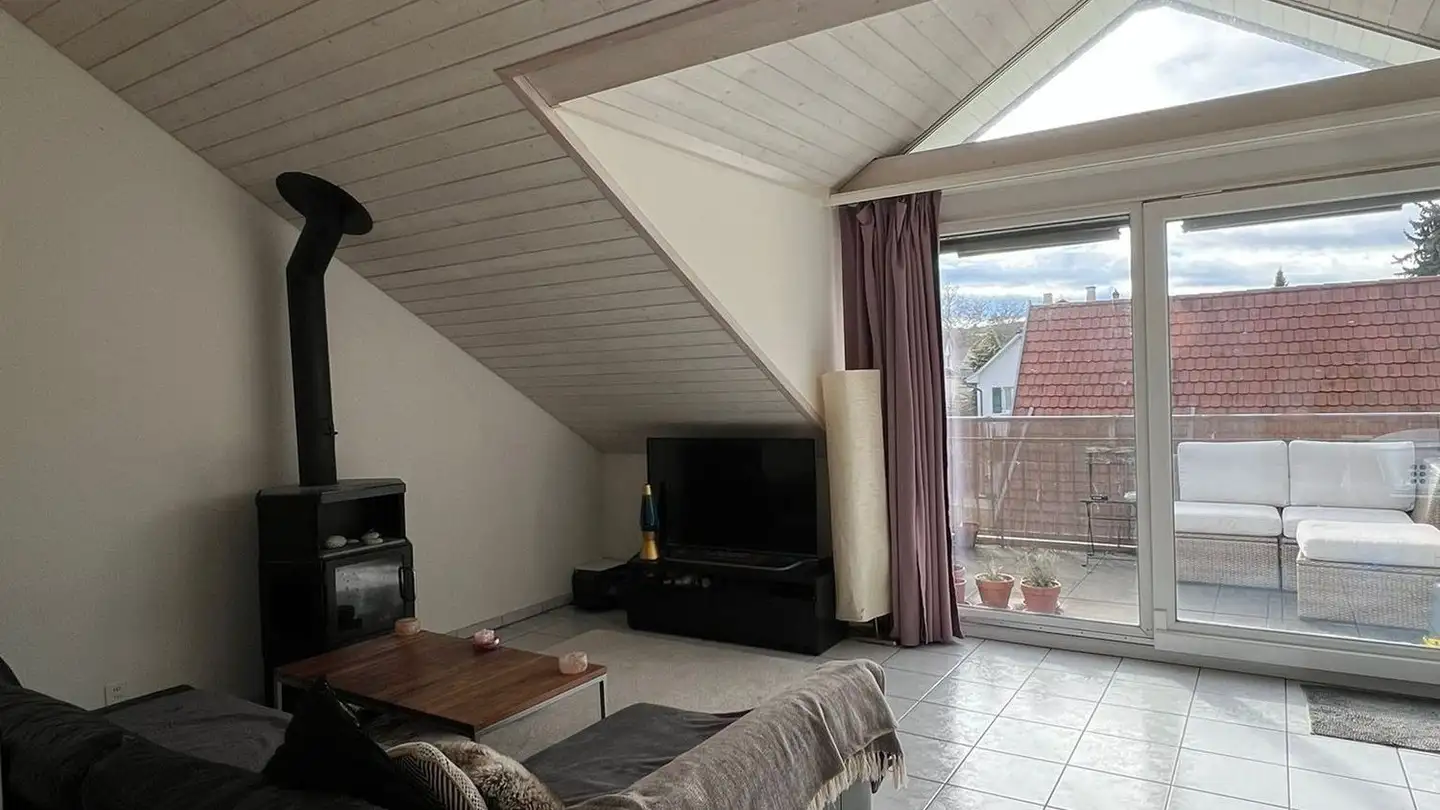 Dachgeschosswohnung mieten - Rittergasse, 4103 Bottmingen