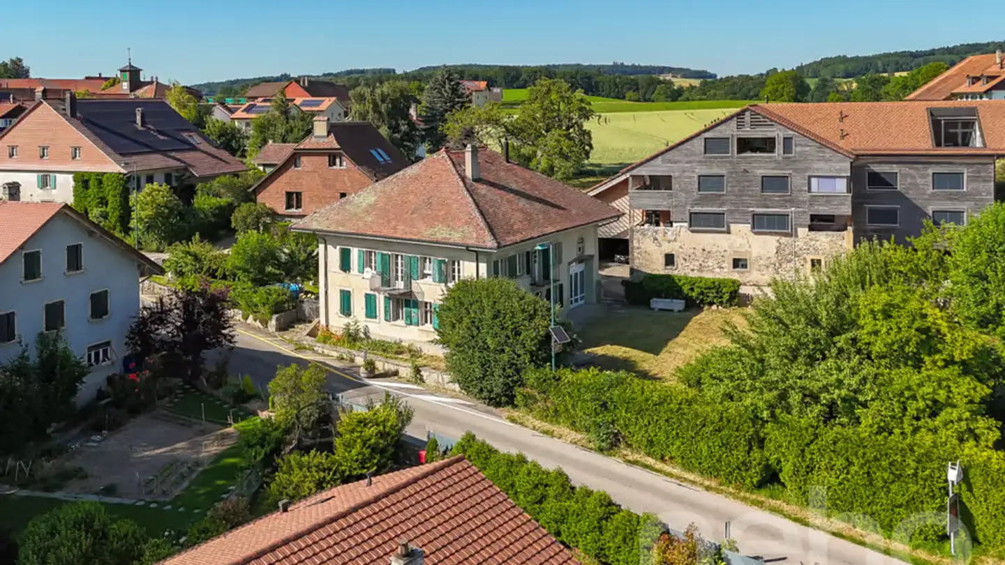 Residential building for sale - 1062 Sottens