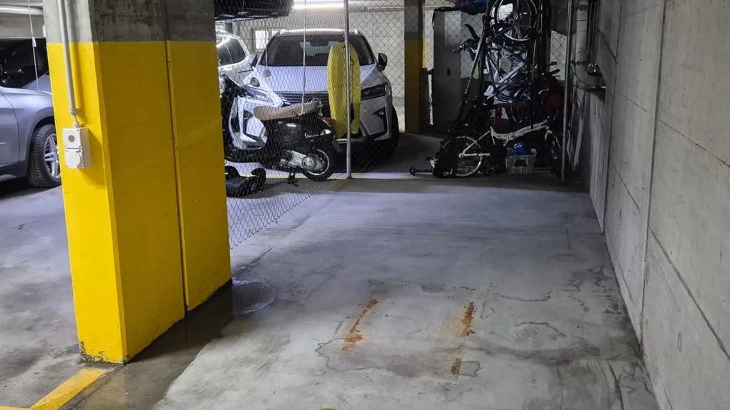 Underground parking space for rent - Weidstrasse, 8118 Pfaffhausen
